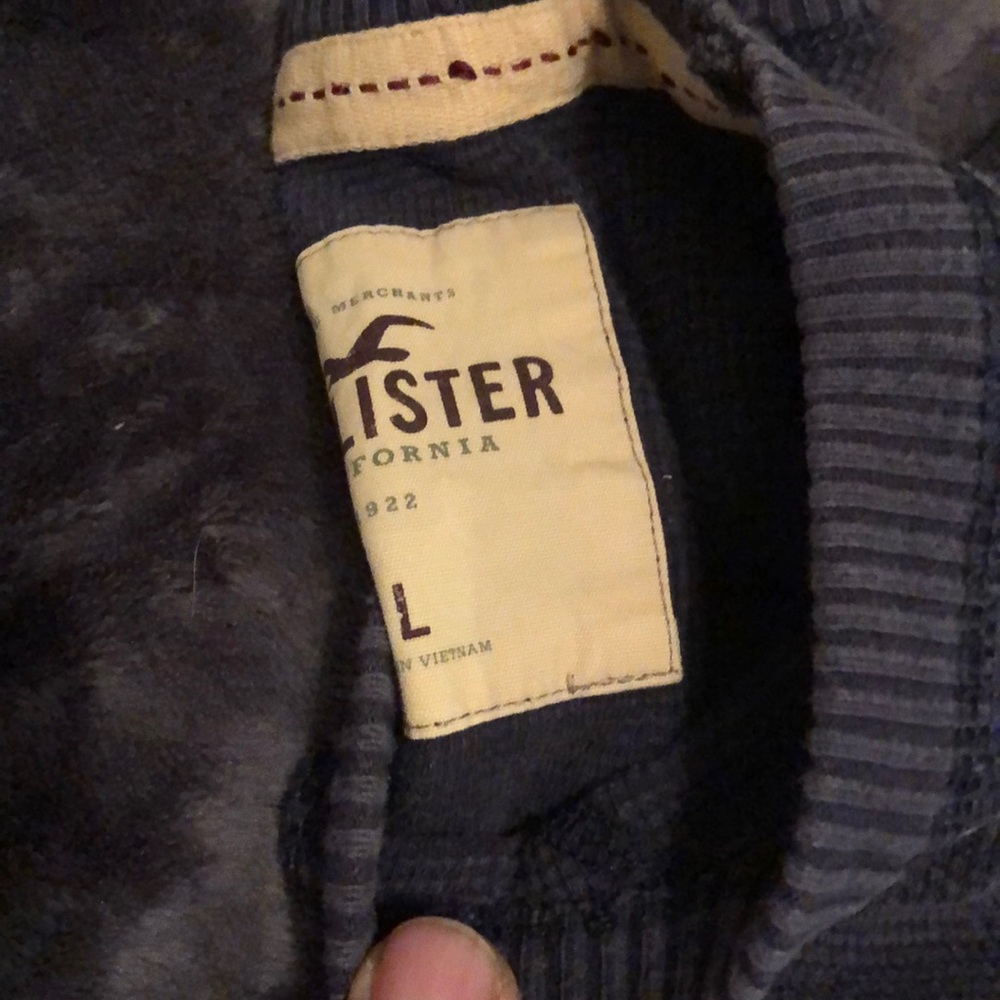 Hollister long sleeve shirt bundle- med/large - Picture 5 of 5